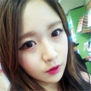 分享我改脸型+硅胶隆鼻手术前后对比果照片，伊莱美李湘源做的~