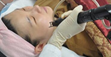 白瓷娃娃美容缓解过程中的图片