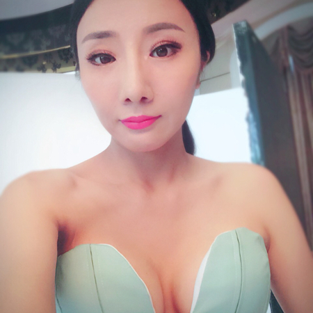 妙桃琴面假体隆胸术后半年恢复过程照片分享，沈阳金皇后做的~