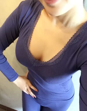 麦格假体隆胸后变身性感辣妈