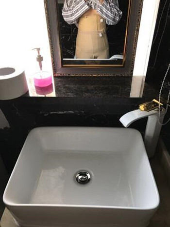 腰腹吸脂整形花了我两万多的钱  果真的挺不错的