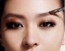 眉毛整形选微创提眉