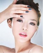 双眼皮手术疤痕该怎么去除呢? 双眼皮手术疤痕该怎么去除呢?