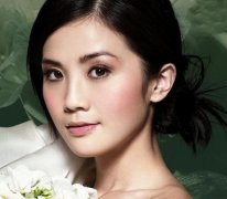 <b>形成眼袋的因素</b>