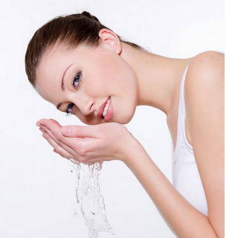 四川注射玻尿酸保湿脸会肿吗