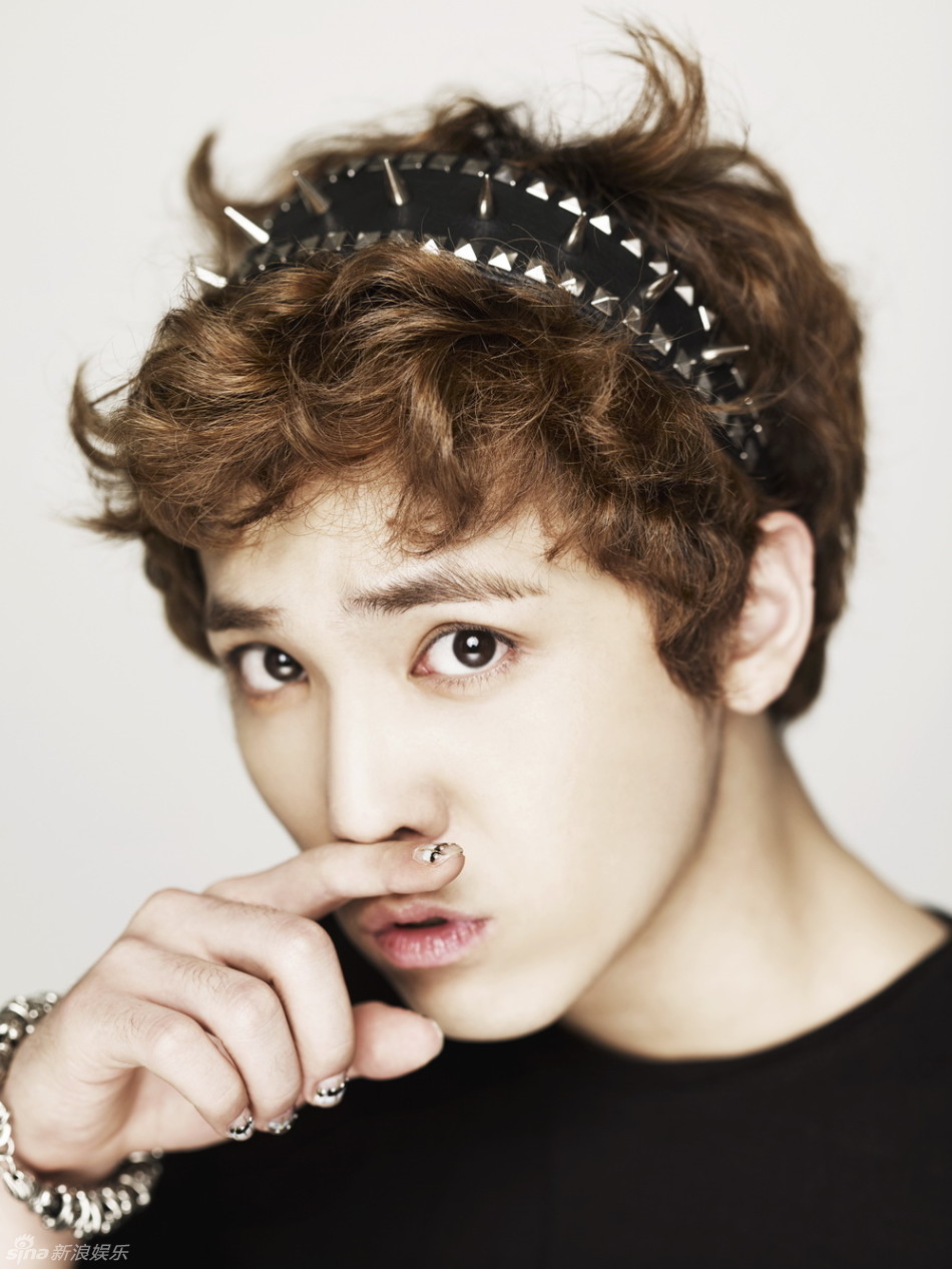 李弘基整容前后照片对比疑整容部位有下巴和脸型