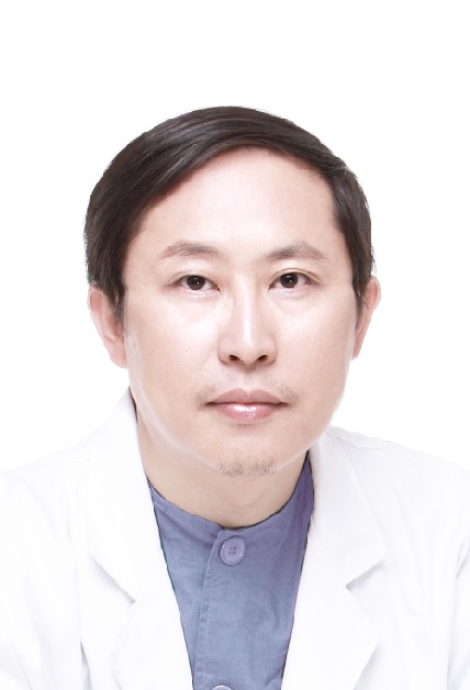 重庆华美整形医院假体隆胸手术需要多少钱?果自然吗?