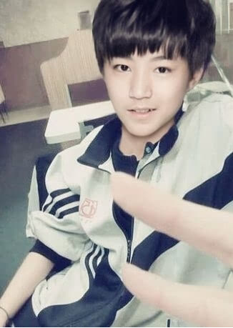 王俊凯被爆有女票了 听说是网红