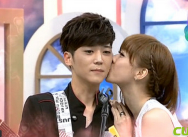 《康熙来了》录制节目现场十分精彩,夏语心见到自己的偶像兴奋地就像