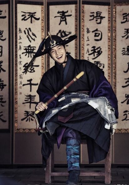 全智贤李敏镐欢片场花絮照公开 CP感十足