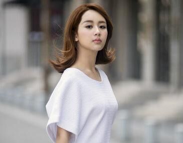 童星出身的杨紫整容后撞脸多人