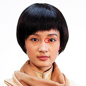 李沁整容前后对比照曝光