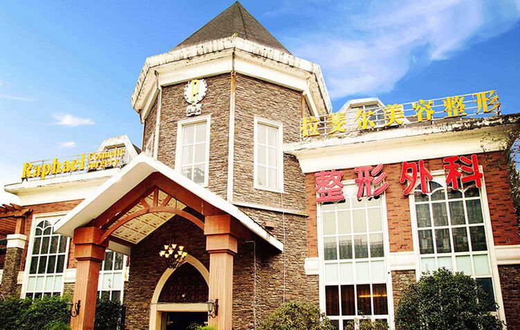 毕业于全世界单点规模很大,集临床,教学,科研为一体的中国高等医学