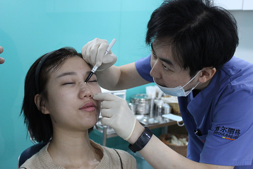 玻尿酸注射隆鼻手术前后果对比图和恢复过程