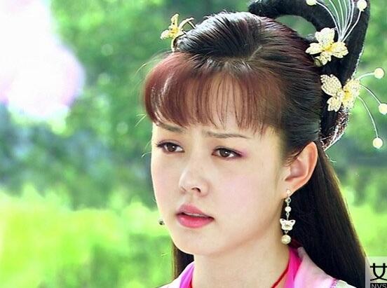 刘一含整容前后照片曝光 整容前后差距巨大