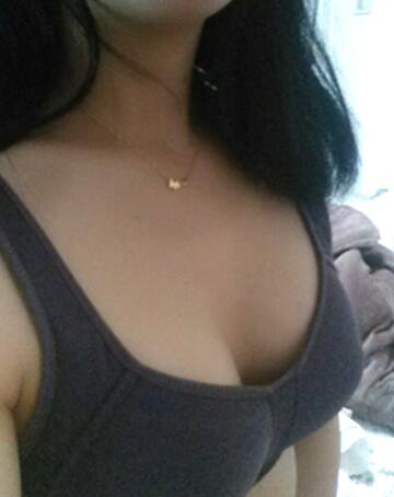 做了自体脂肪隆胸 魅力又回来了！