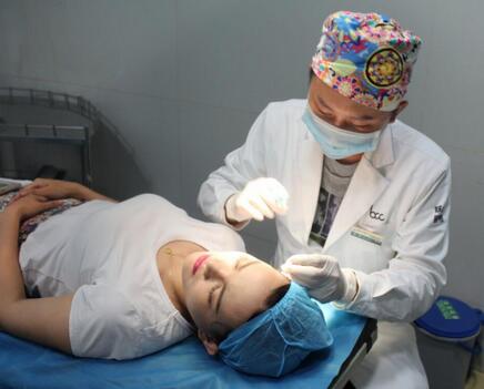 玻尿酸丰太阳7天果图 爱悦丽格丰太阳穴一个月啦~