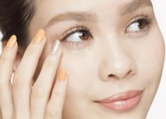 做眼部除皱手术降低风险吗？