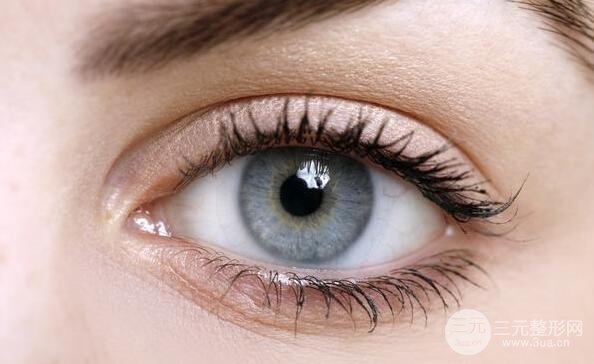 双眼皮修复手术应该几天之后进行还是几个月之后？