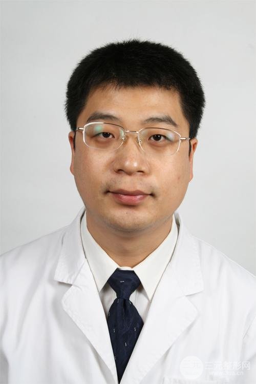 穆大力医生是国内外均有高知名度的医美专家,现为美国明尼苏达大学