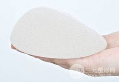 水滴型假体隆胸和圆形假体难选？看医生怎么建议