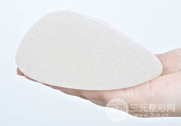 水滴型假体隆胸和圆形假体