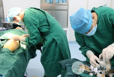 自体脂肪移植丰胸手术