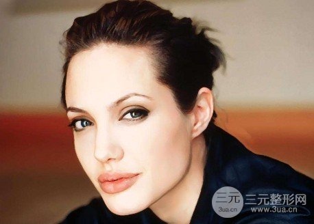 安杰利娜朱莉的丰满嘴唇