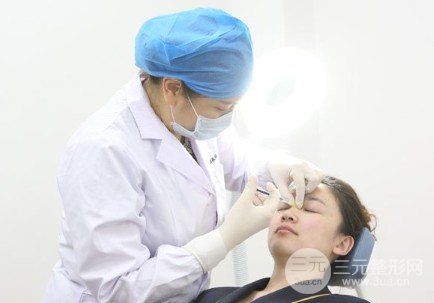 注射隆鼻前后对比图