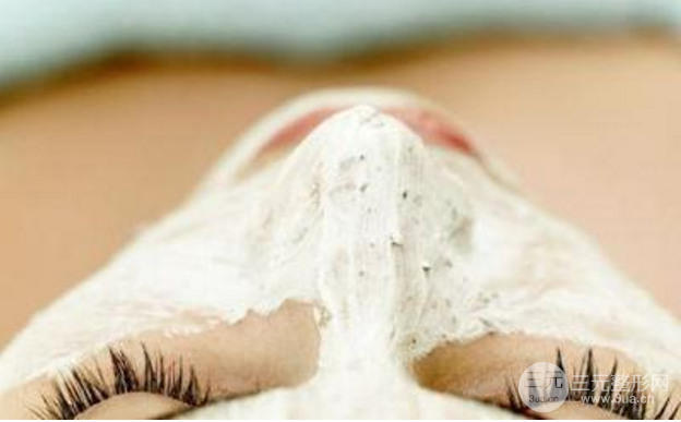 果酸嫩肤是怎么做的