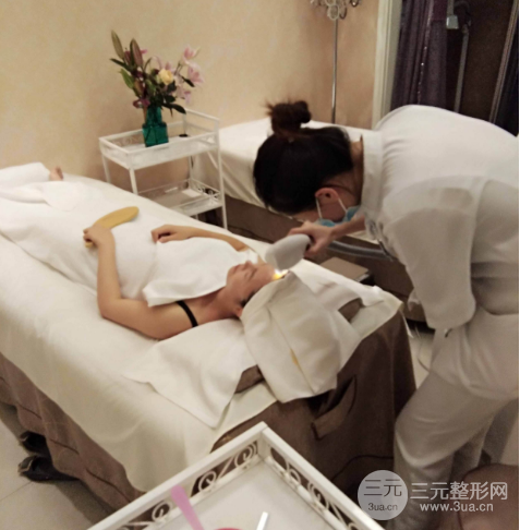 额头激光脱毛多少钱