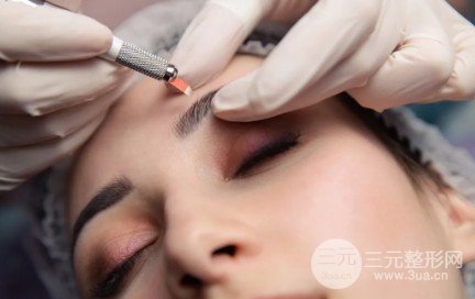 纹眉医院还是外面好