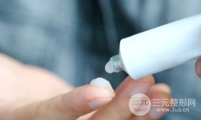 鼻子长黑头怎么办