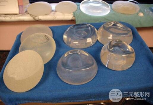 自体脂肪隆臀PK假体隆臀，该选哪一个?