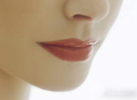 玻尿酸注射丰唇方法