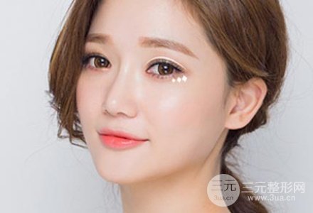 微创去眼袋手术