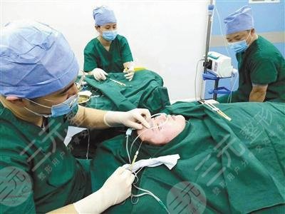 新疆医大第一附院割双眼皮