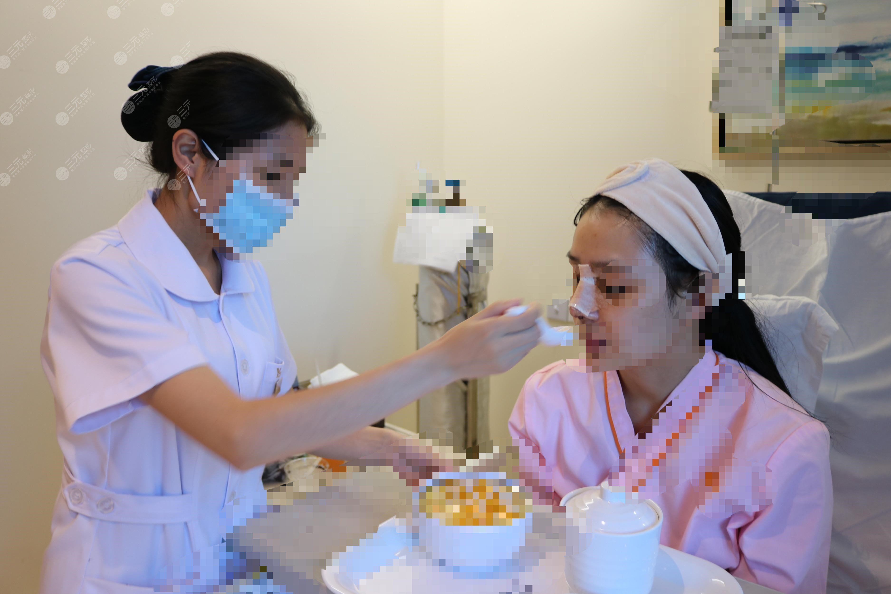 隆鼻前后对比果图片