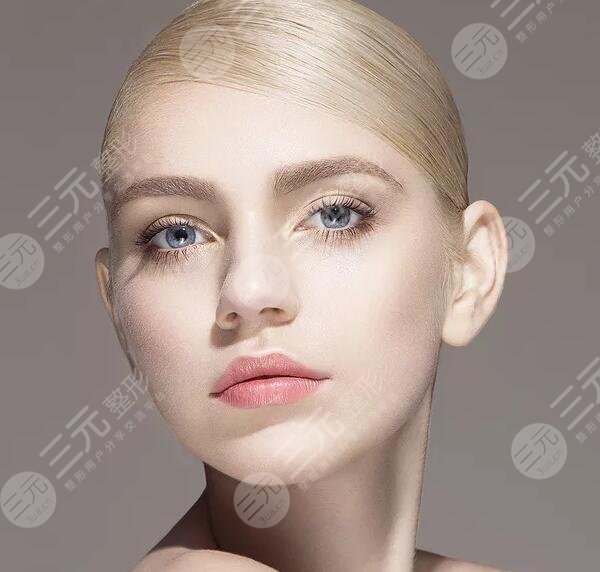 网友质疑热依扎整容 热依扎整容对比图