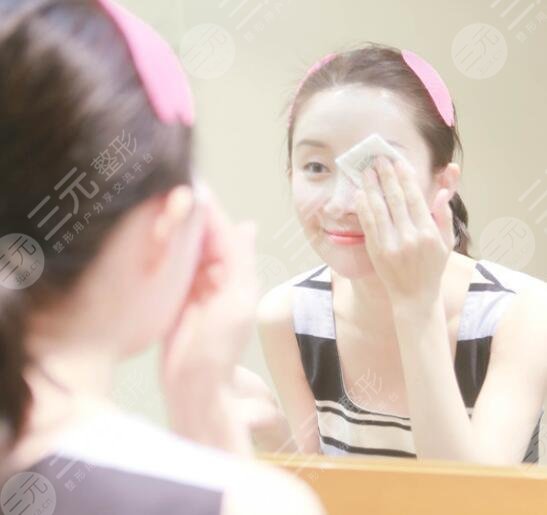 揉搓面部