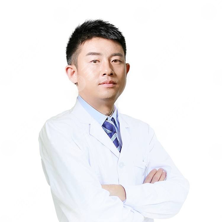 广州隆鼻专家排名,厉害的医生:李闯医生(广州艺美)