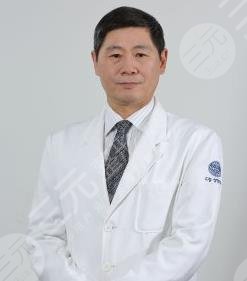 上海有名的隆胸医生排名|上海隆胸哪个医生好？附隆胸价格表