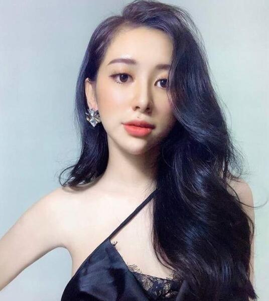 越南妹因丑失恋整容后焕然一新前男友都忍不住视奸ins美照