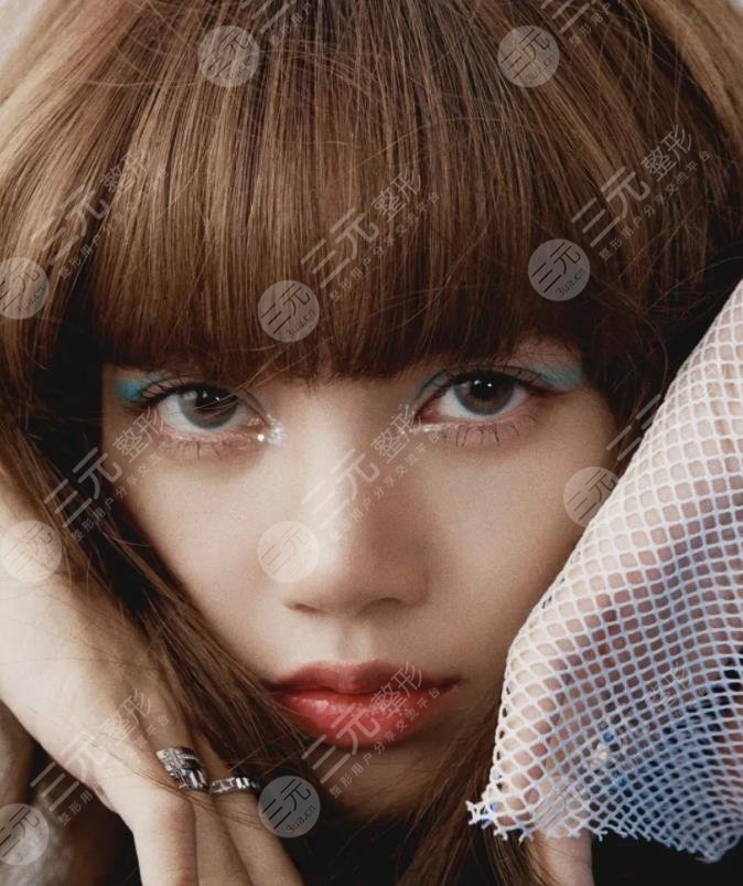 Lisa整容了吗？旧照露出被指整了鼻子？这样也是“人间芭比”吗？