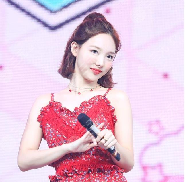 TWICE林娜琏颜值有哪些优点?