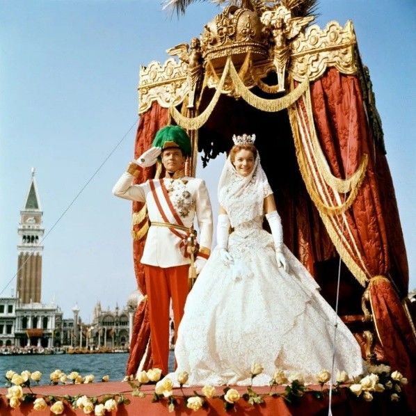 茜茜公主的美貌惊艳世人一生爱而不得43岁终于凋零