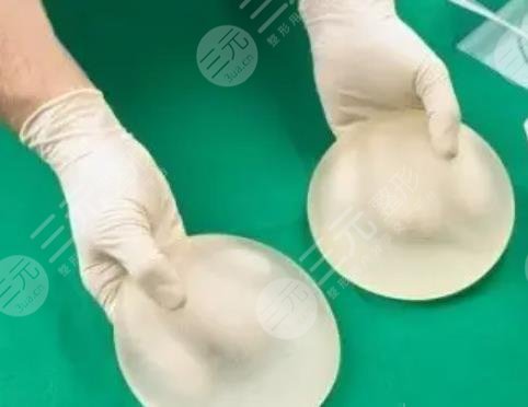隆胸假体