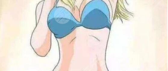 隆胸