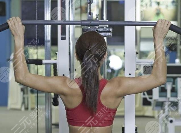 女人经常做背背会变薄吗？练背有动作有哪些？选瑜伽还是健身？