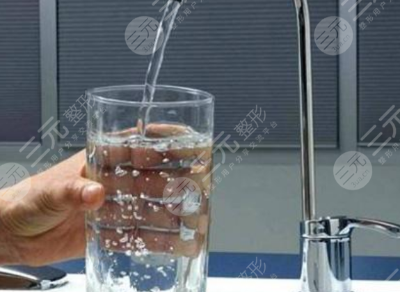 氟斑牙的形成原因有哪些 氟斑牙应该如何缓解